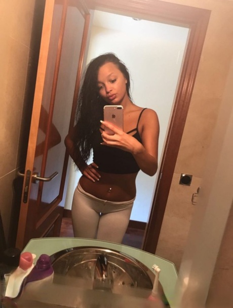 Kadıköy Çevresinde Genç ve Dinamik Üniversiteli Escort Valeria